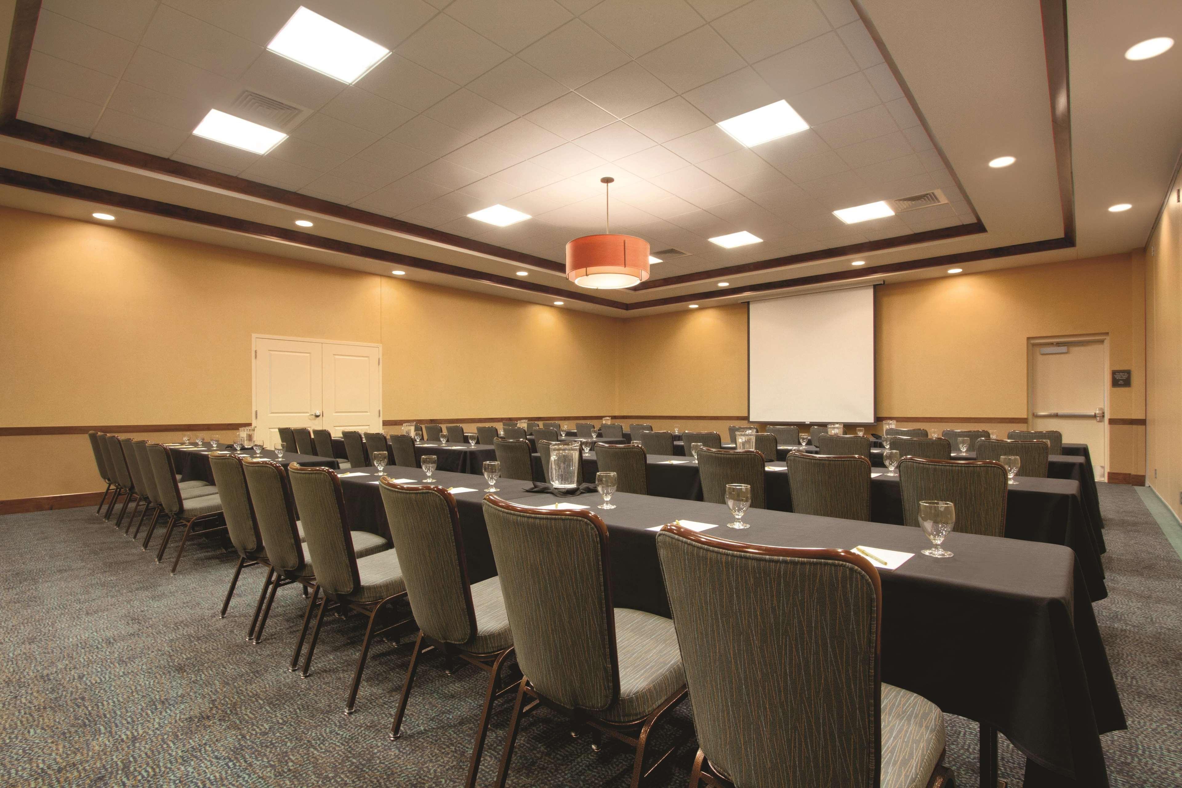 Hilton Garden City/bricktown Hotel 3*