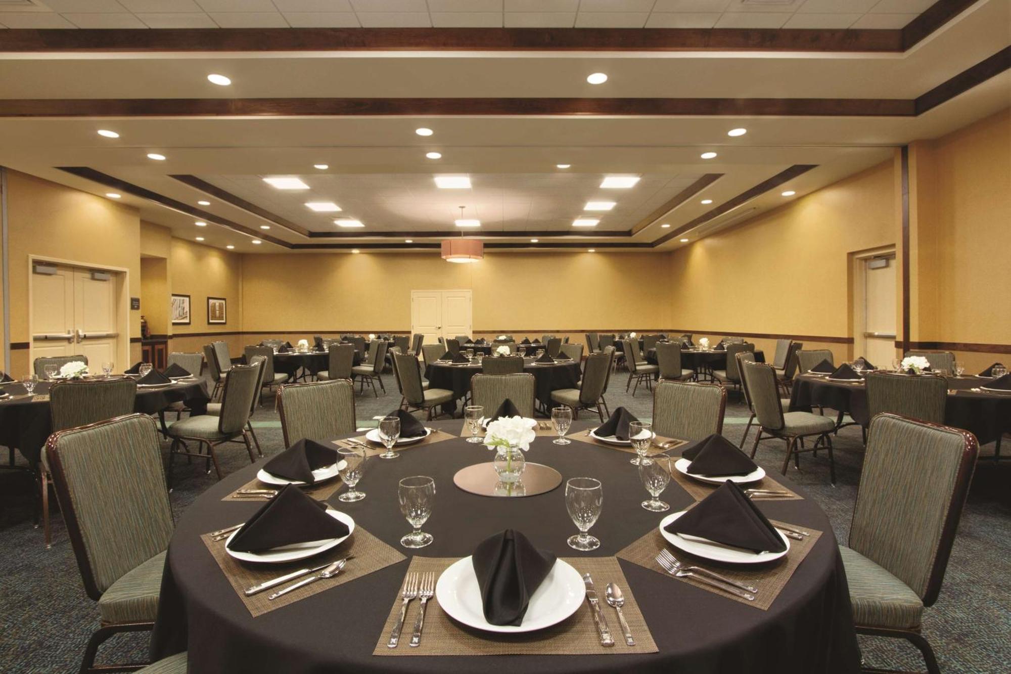Hilton Garden City/bricktown 3*